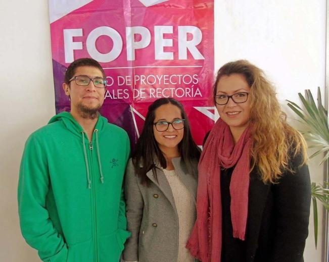 La alumna de la Maestría en Aprendizaje de la Lengua y las Matemáticas trabaja en el proyecto Actividad eléctrica cerebral en el procesamiento de enunciados irónicos en adolescente (ESPECIA)