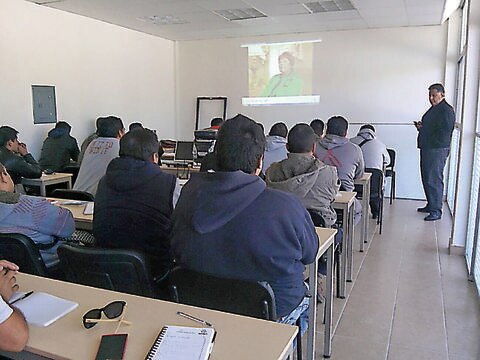 Imparten cursos a operadores del transporte público