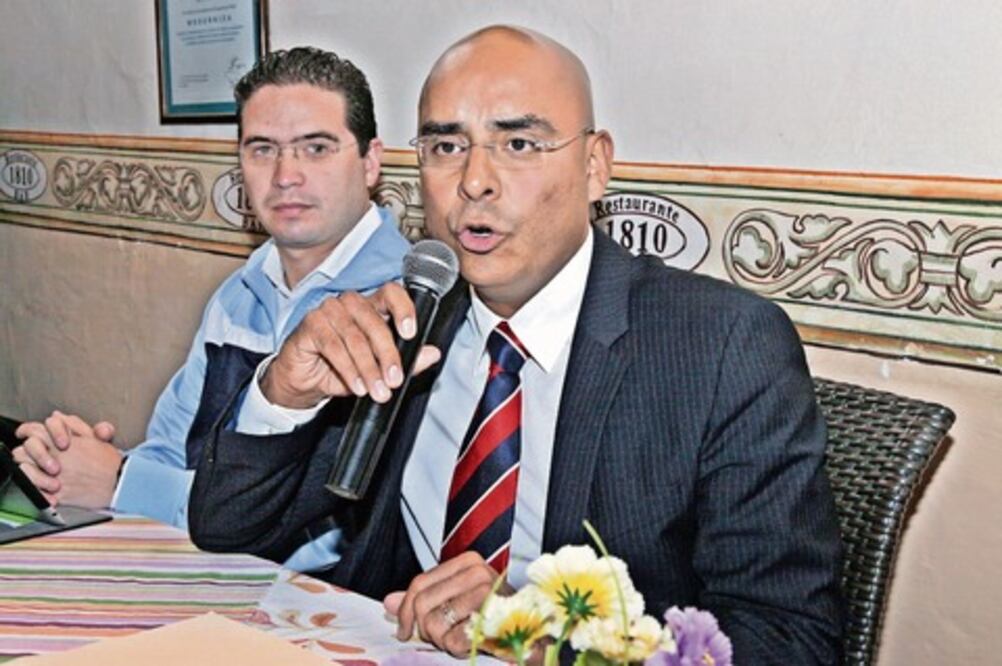 Aguilar: no tengo concesión de taxis