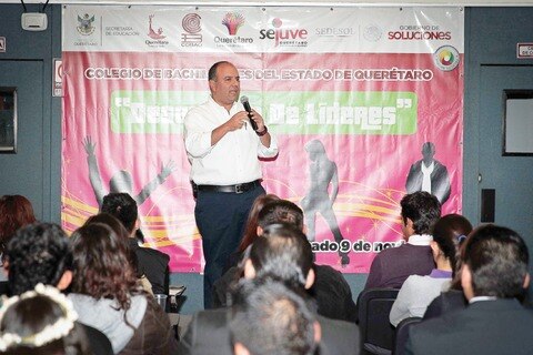 Loyola Vera se reúne con estudiantes