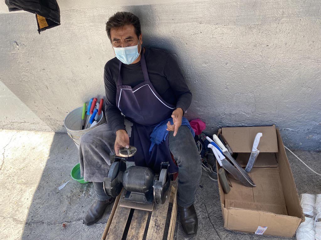 El oficio de afilador aún sobrevive en Querétaro