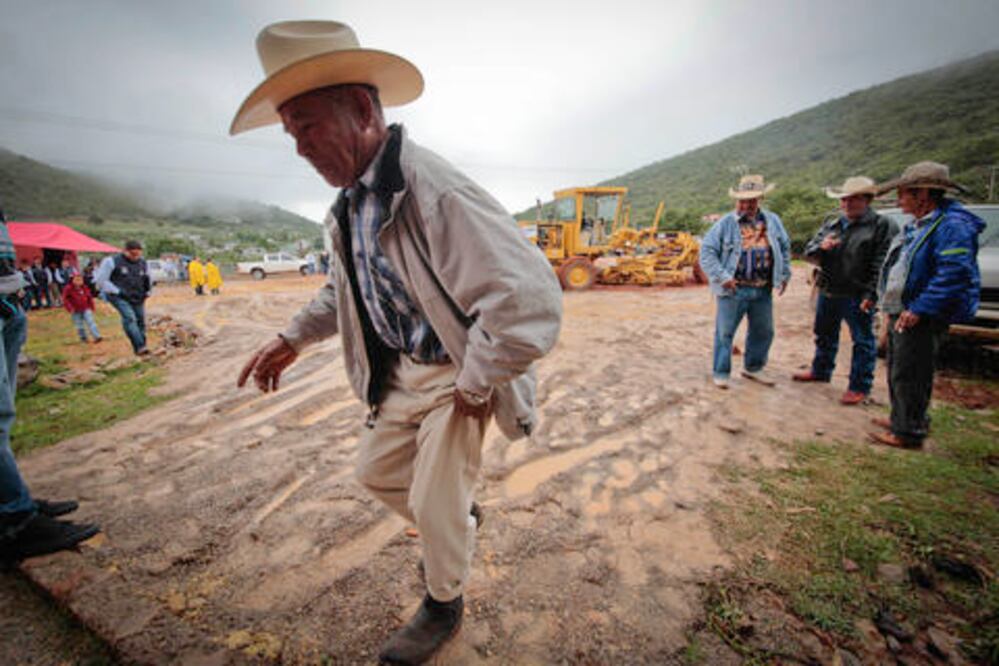Rehabilitarán carreteras de la Sierra Gorda con 510 mdp