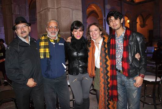 Los artistas celebran actuando