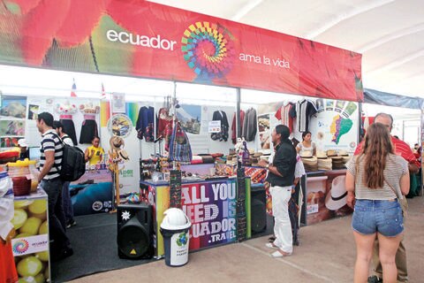 Ofrecen queretanos apoyo a Ecuador