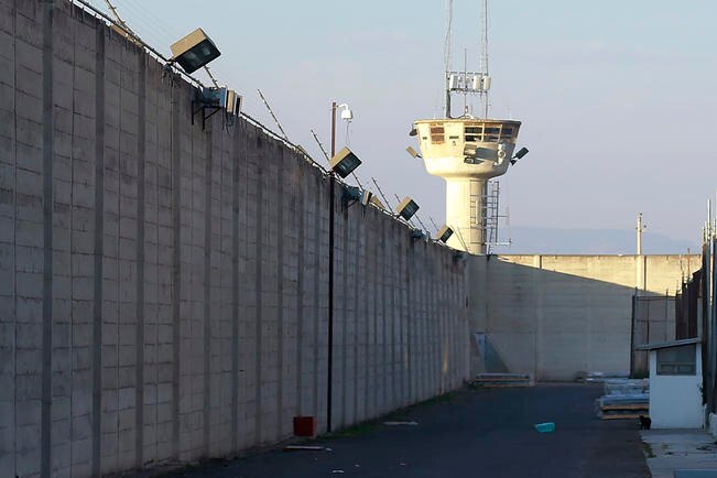 Encuentran sin vida a hombre en penitenciaría