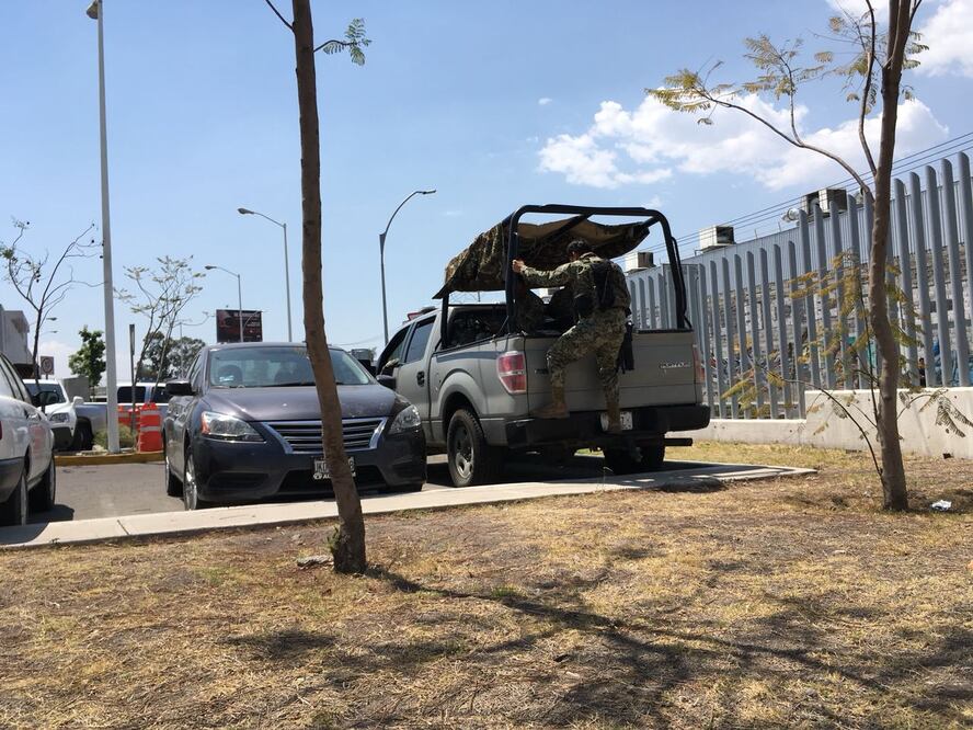 Elementos de la Marina Nacional arribaron a la Unidad Fiscal 5 con la intención de trasladar al presunto Pelochas o M-28 / Foto: Luis Rodríguez