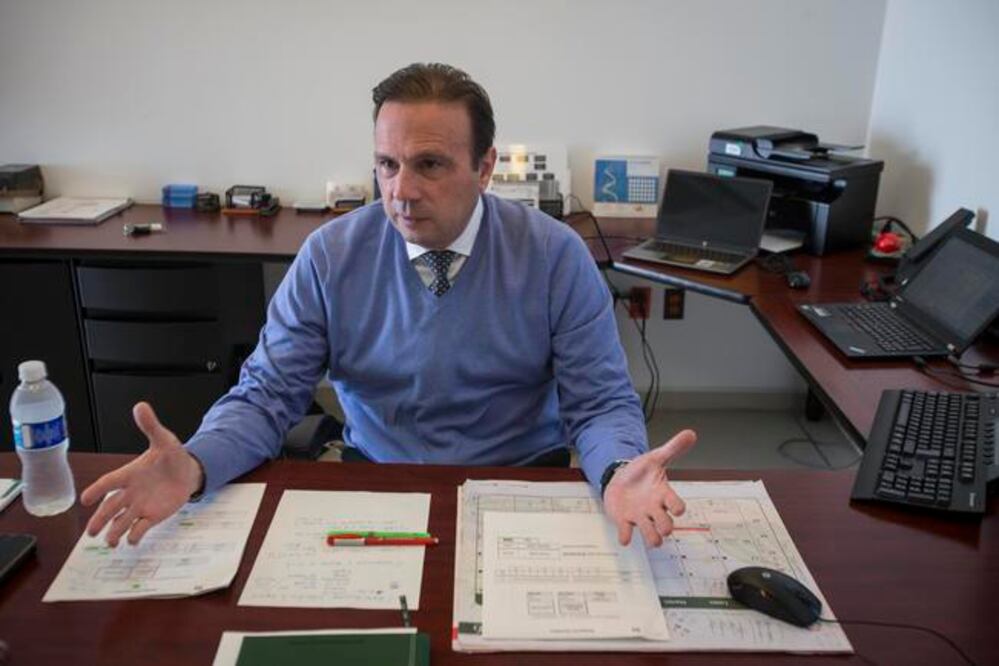 Ricardo Alegre anunció que prevén instalar módulos en las empresas (DEMIAN CHÁVEZ. EL UNIVERSAL)