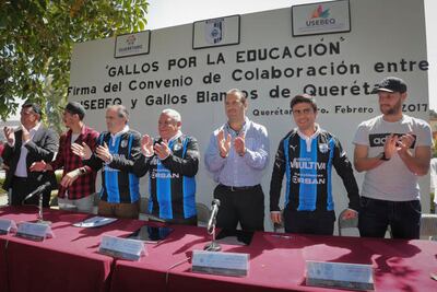 Gallos fomentan el deporte