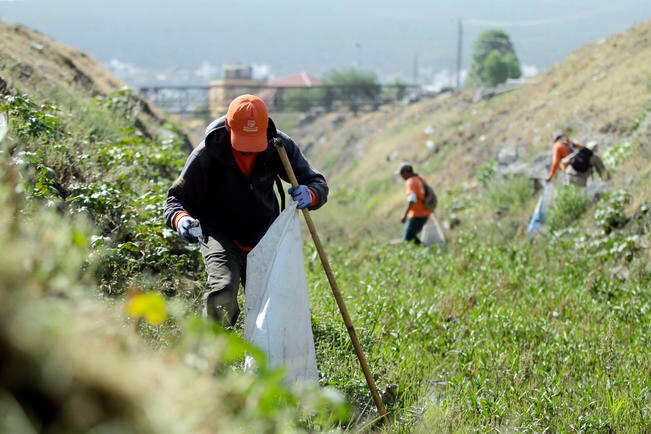Mejoran imagen con limpia de lotes baldíos  