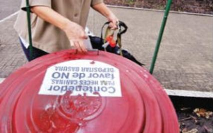 Donan contenedores para heces