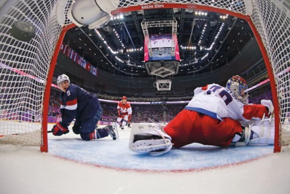 EU vence a los rusos en hockey