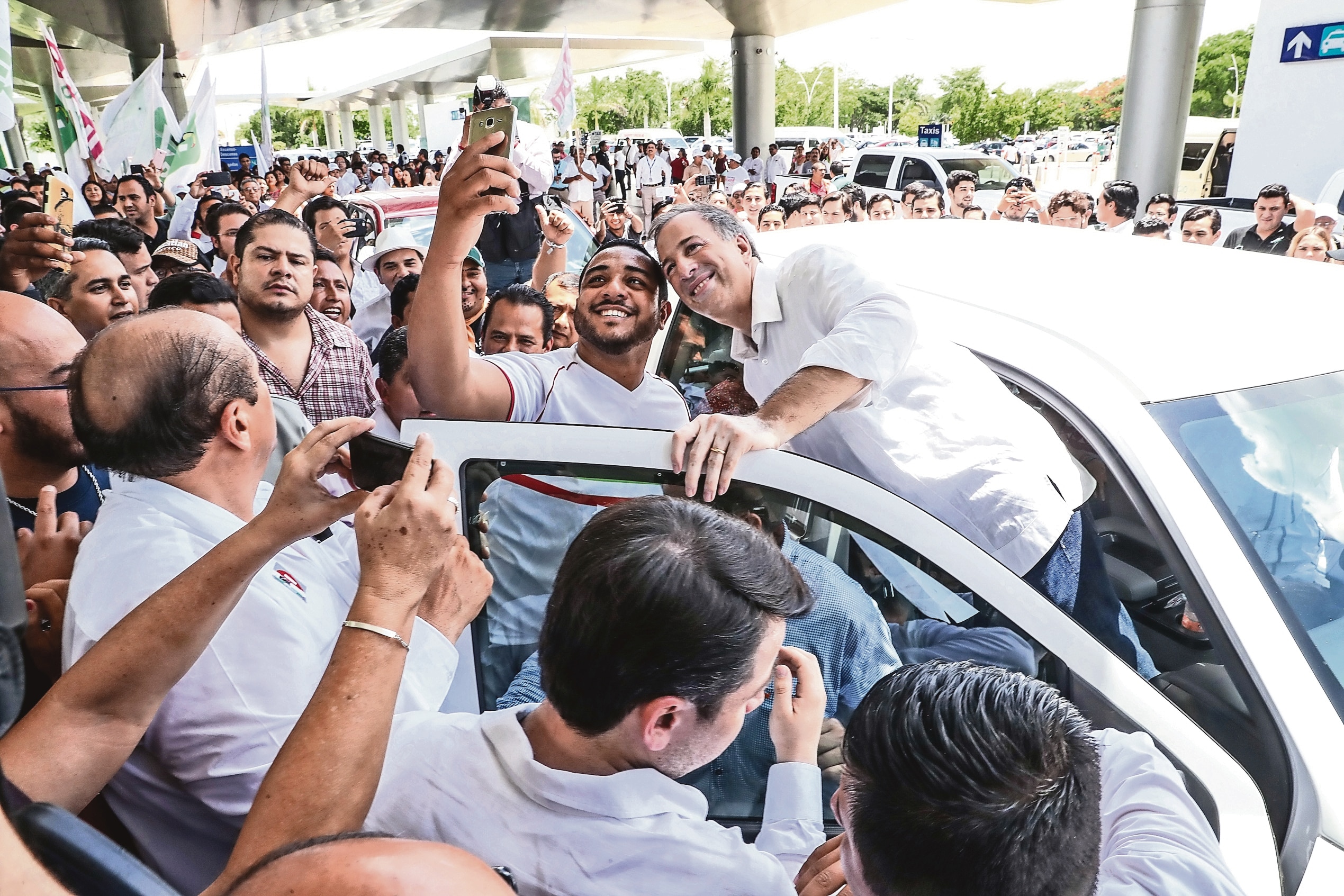 Anaya, vulgar ladrón; debe pagar: Meade