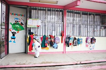 Descartan suspender clases por lluvias