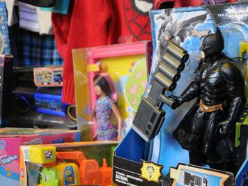 Reyes Magos visitan colonias de Corregidora 