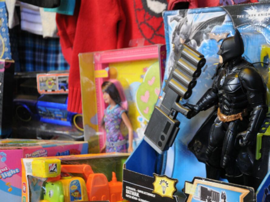 Reyes Magos visitan colonias de Corregidora 