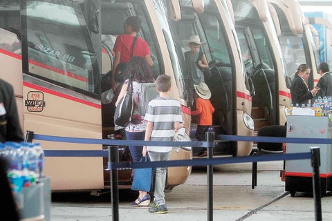 Crecen las 'corridas' de autobuses, afirman