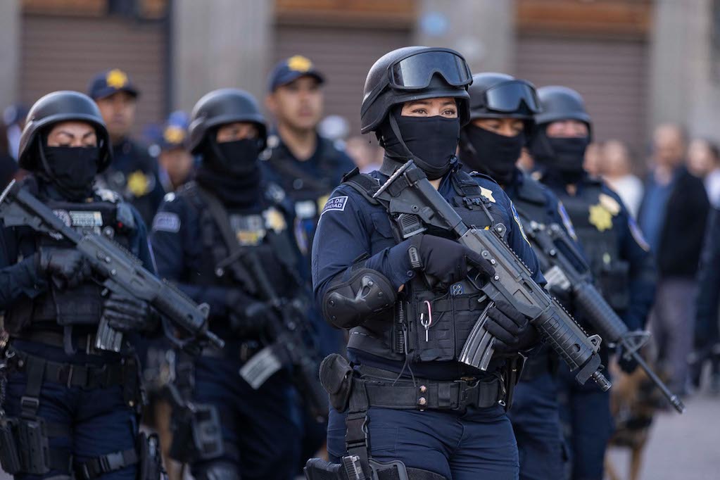 La policía municipal de Querétaro celebró con desfile su cumpleaños 25
