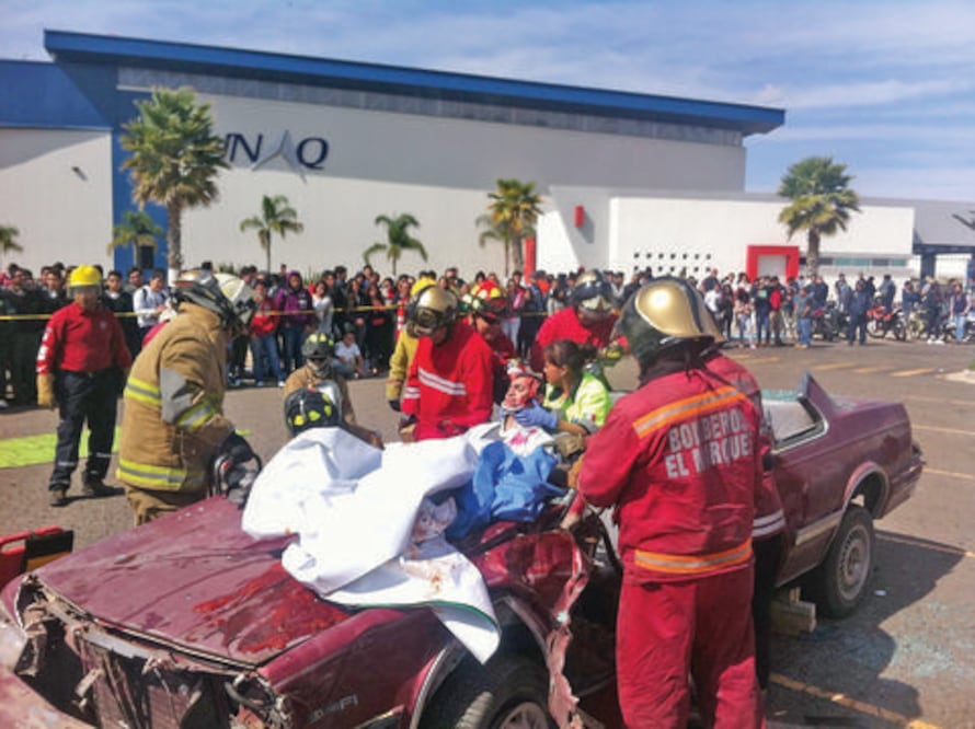 Presentan en la Unaq simulacro automovilístico