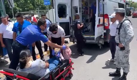 Operador de Qrobús arrolla a mujer en la Alameda Hidalgo