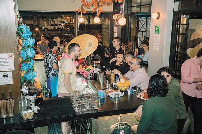 Bares insisten en su reapertura