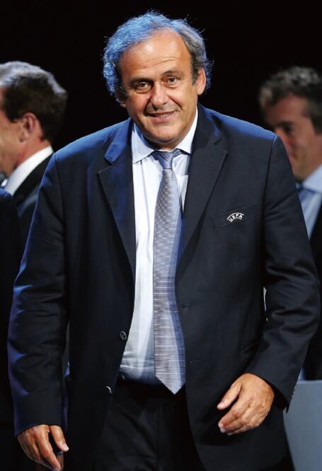 Platini evita ir por silla de Sepp Blatter