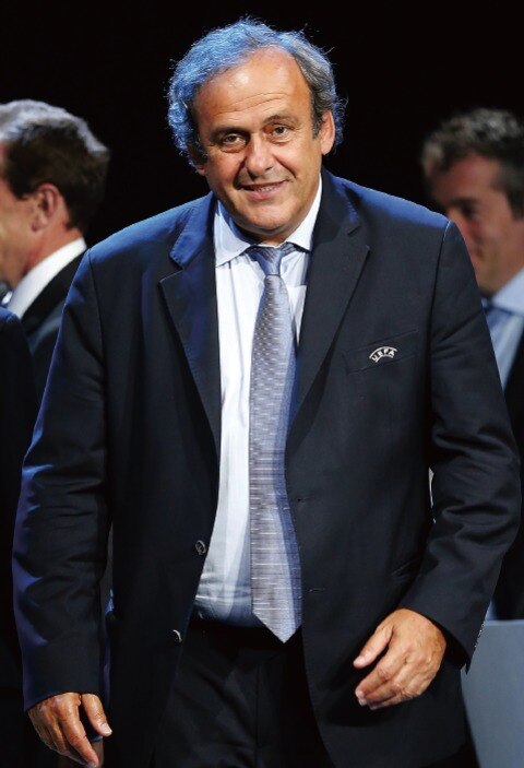 Platini evita ir por silla de Sepp Blatter