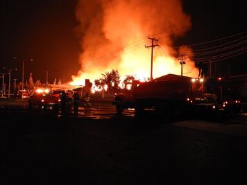 Arde empresa de tarimas en el Bernardo Quintana 