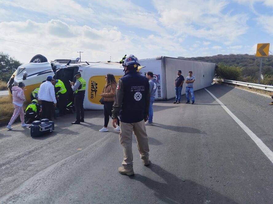 Vuelca vehículo de carga en el Libramiento Surponiente; hay cierre vial. Foto: Especial