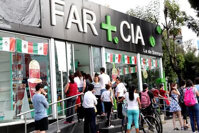 Farmacias descartan desabasto de medicinas y siguen surtiendo