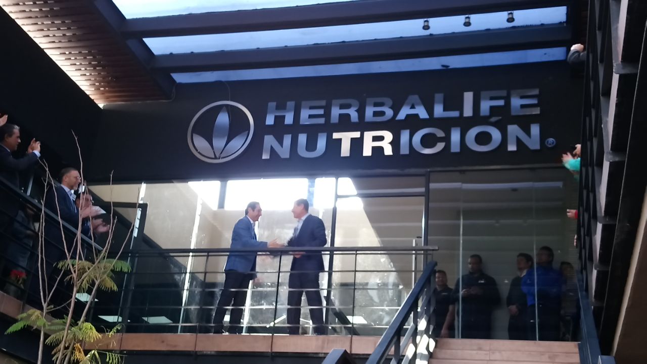 Pancho Dominguez en la nuevo call center Herblife