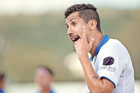 Caen Gallos Blancos cuatro escalones