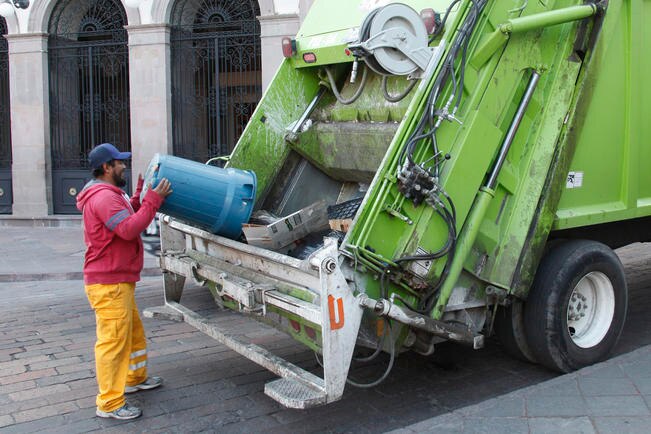 Negocios, obligados a tirar su basura