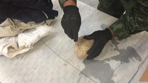 Aseguran cristal en aeropuerto estatal