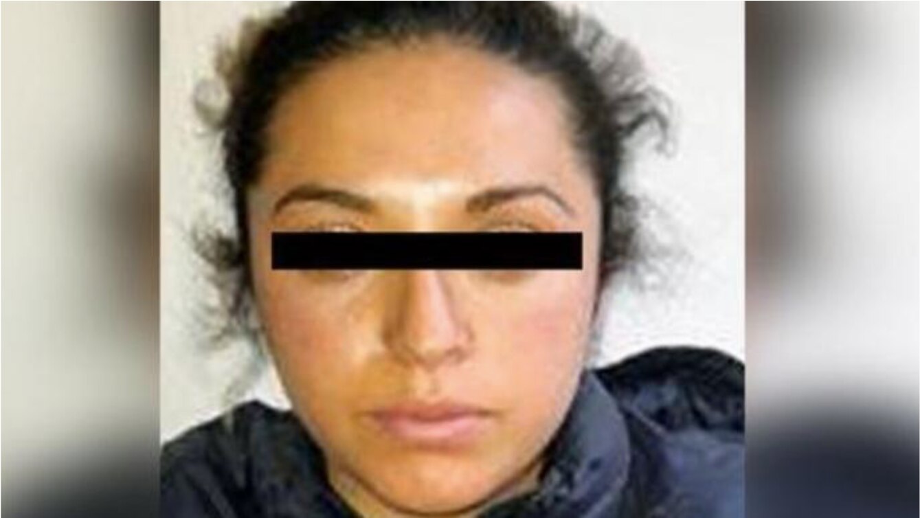 Quiso atropellar a su esposo y éste se trepó en el cofre, aún así logró matarlo en Edomex