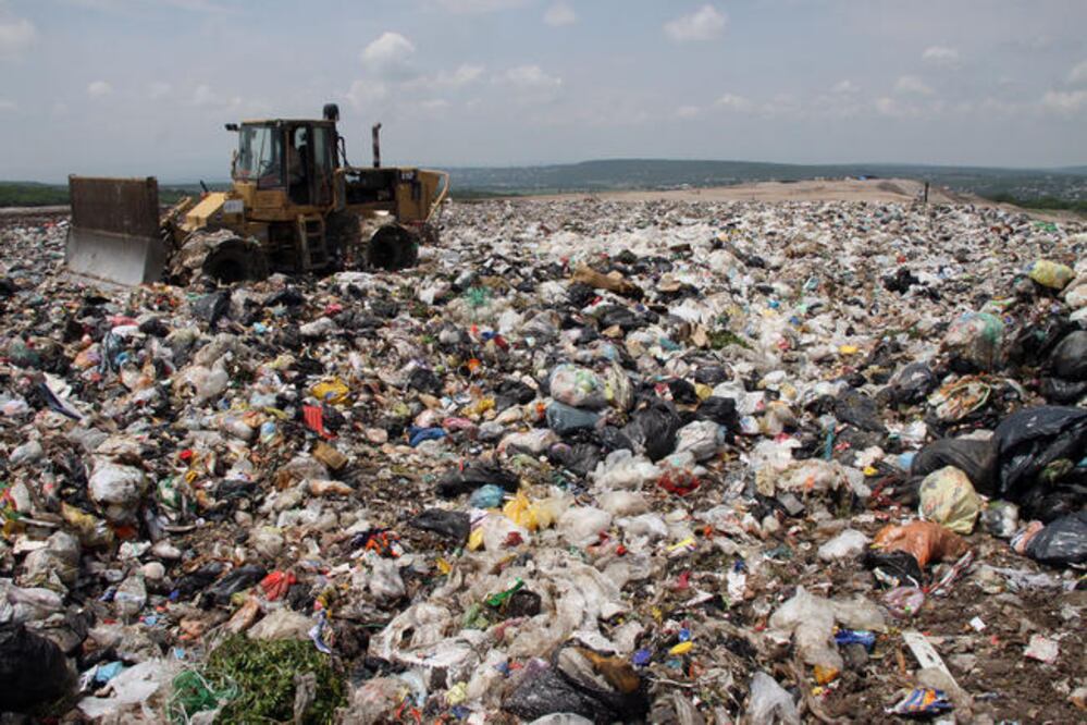 El municipio ha brindado información a un grupo de especialistas interesados en analizar los mecanismos del tratamiento y confinamiento de la basura, informó el alcalde Guillermo Vega Guerrero (ARCHIVO. EL UNIVERSAL)