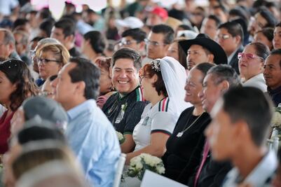 "Gol al Amor": 174 parejas celebran su matrimonio civil en el estadio Corregidora