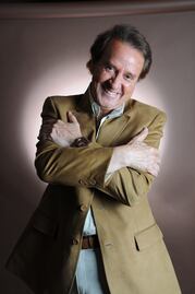 "Gracias, pero me retiro de la política", dice Carlos Villagrán "Kiko"