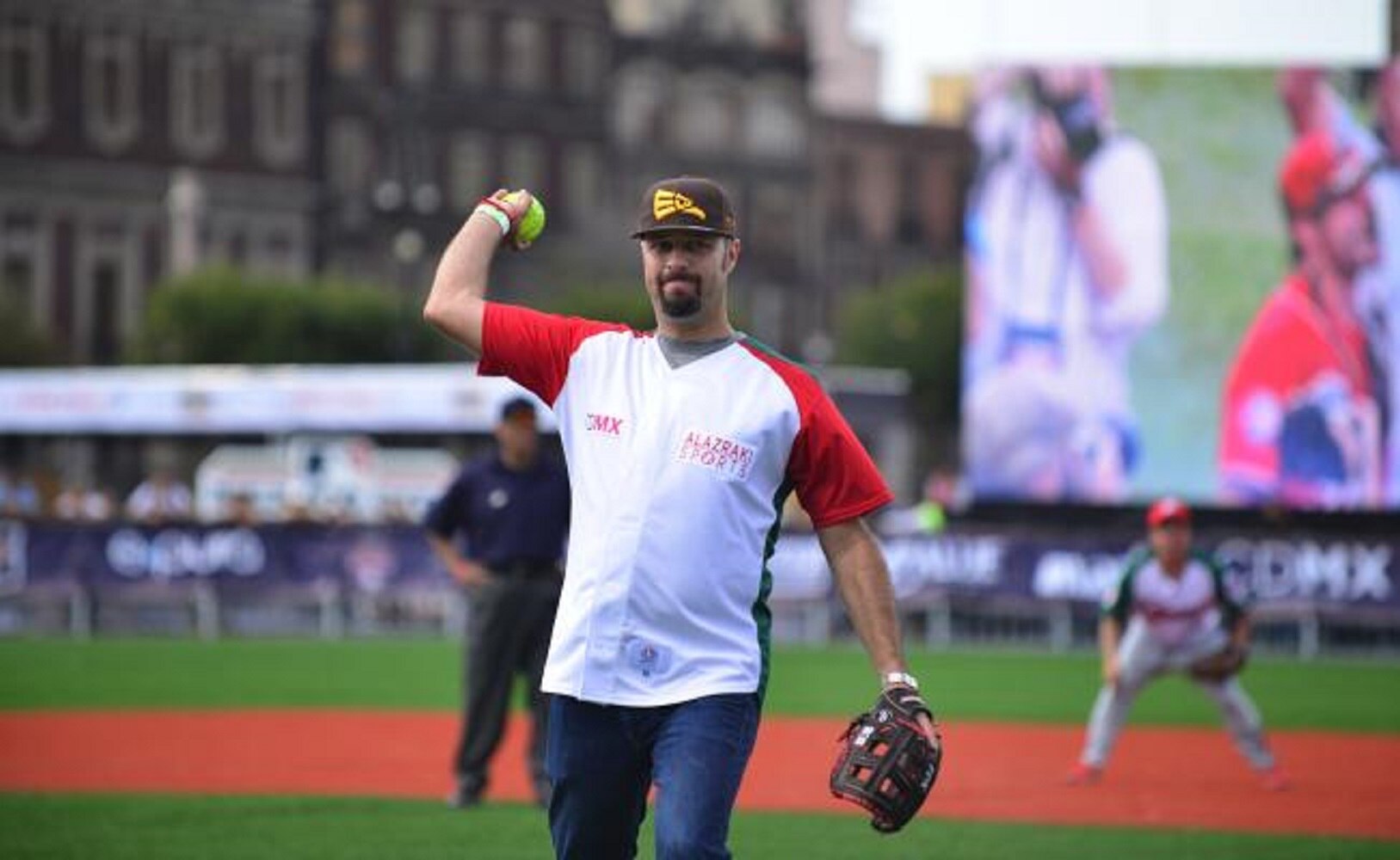 ¿Quién es Esteban Loaiza, el beisbolista detenido en EU con 20 kilos de drogas?