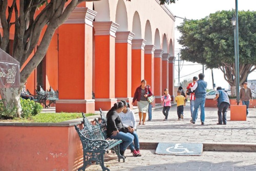 Alcaldesa deja cargo; eligen a su relevo