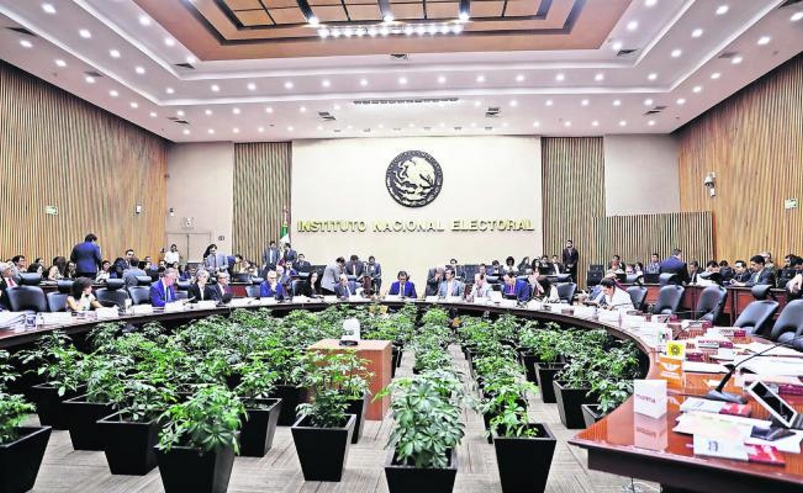 INE sigue sin mecanismo para frenar fake news en Facebook