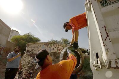 Desalojan a ocho personas que vivían en drenes en la capital