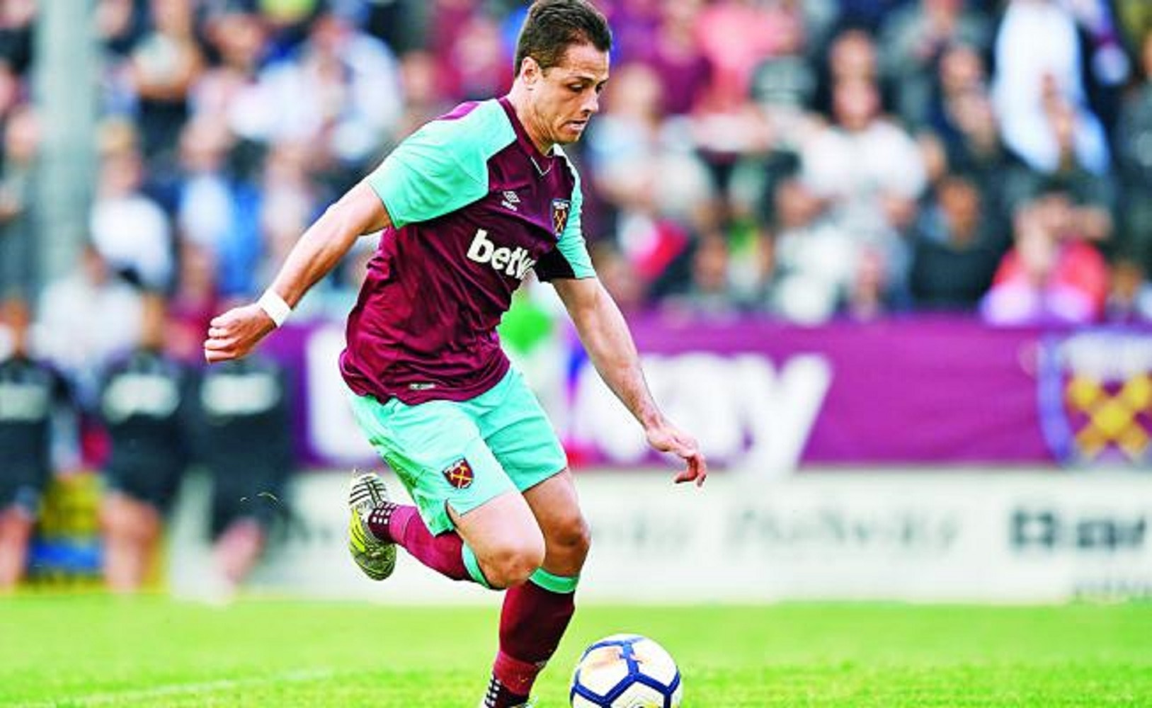 Chicharito y West Ham luchan por no descender