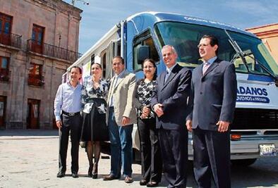 Legislador Borja presenta oficina móvil