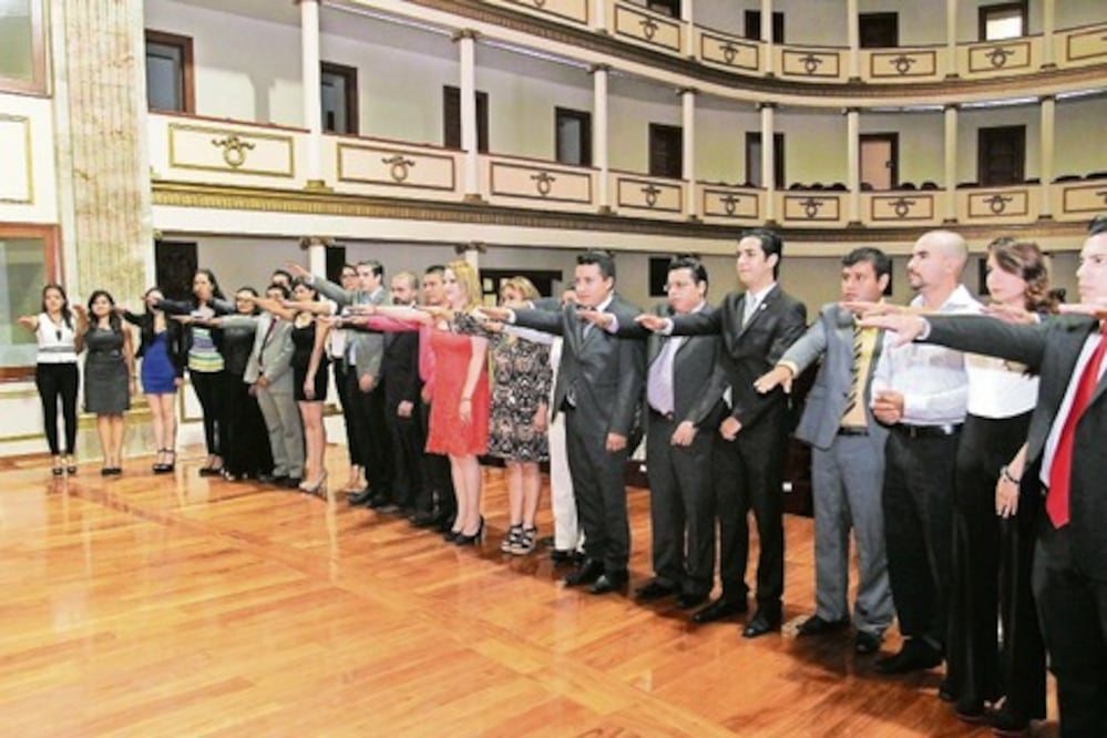 Pide Loyola a abogados ser fieles al derecho