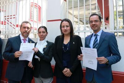 Diputados locales entregan exhorto a López Obrador 