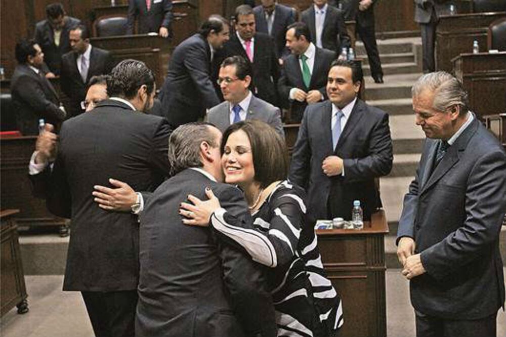 Congreso toma protesta a directivos