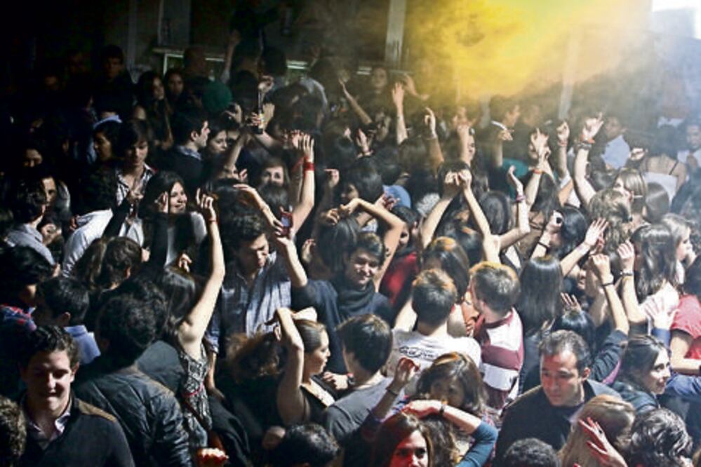 Clausuran negocios por falta de licencia