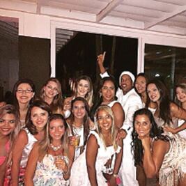 Ronaldinho prolonga la fiesta