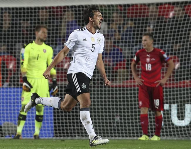Con gol de Hummels al 88’, la Mannsch aft selló el triunfo ante República Checa. (MARTIN DIVISEK. EFE)