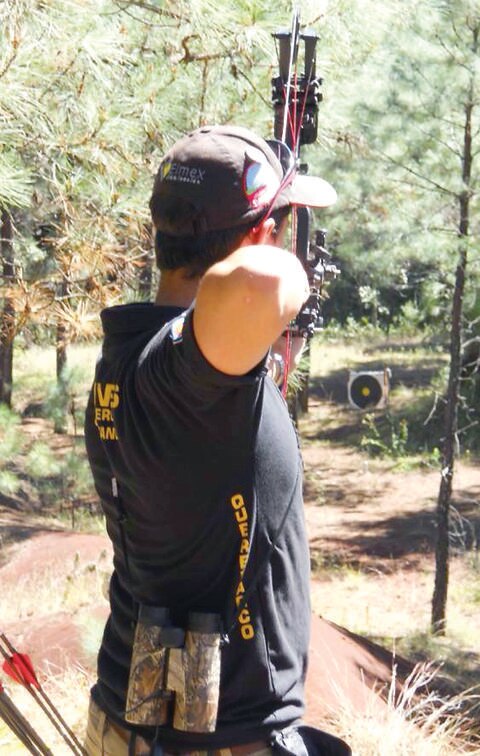 Queretanos triunfan en tiro con arco